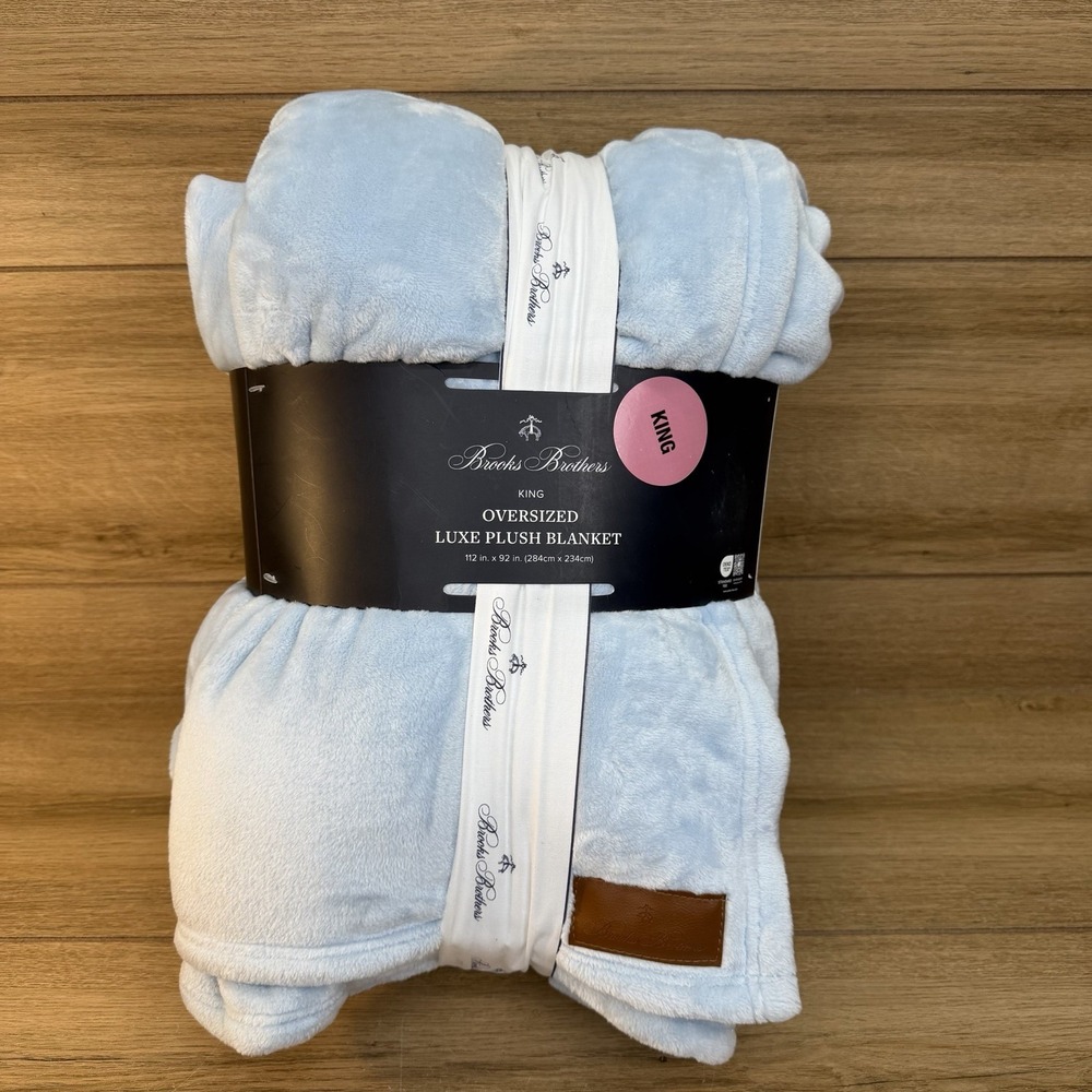 New BROOKS BROTHERS King Size Light Blue / Badge Logo Oversized Plush Blanket